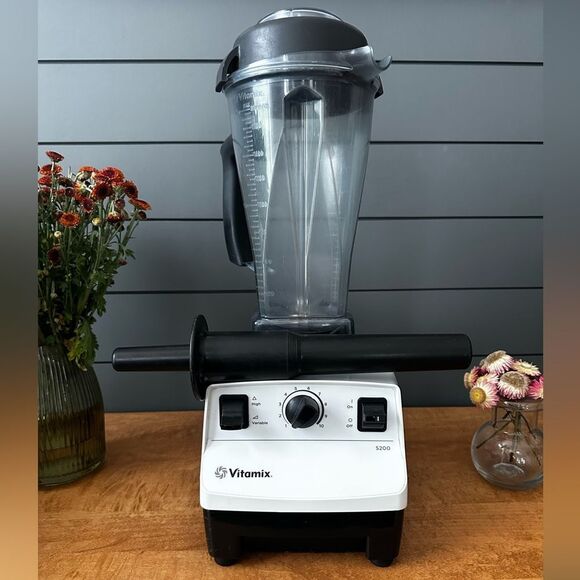 Vitamix 5200 Professional Grade Blender & 64oz Pitcher Variable 10 Speed VM0103 - Picture 1 of 6
